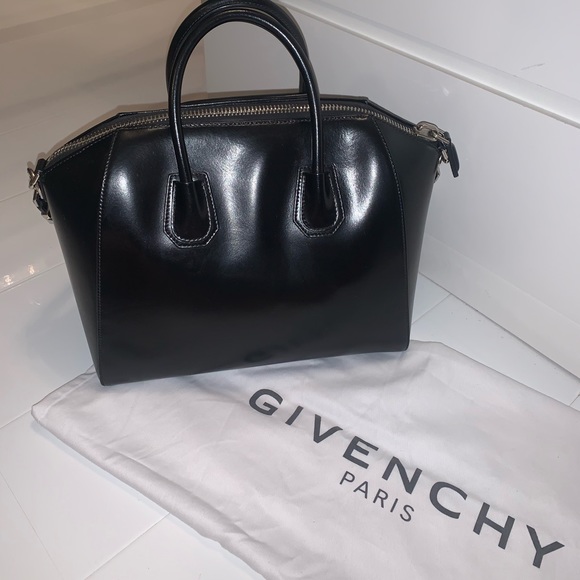 Givenchy Antigona Medium Bag - Picture 2 of 7